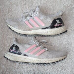 Women's Size 7.5 adidas Ultraboost 5.0 DNA Running Shoes, White